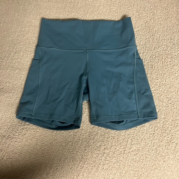 Lululemon Wunder Train High-Rise Shorts 6” - Picture 2 of 2